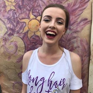 Meet your Posher, Laura grace